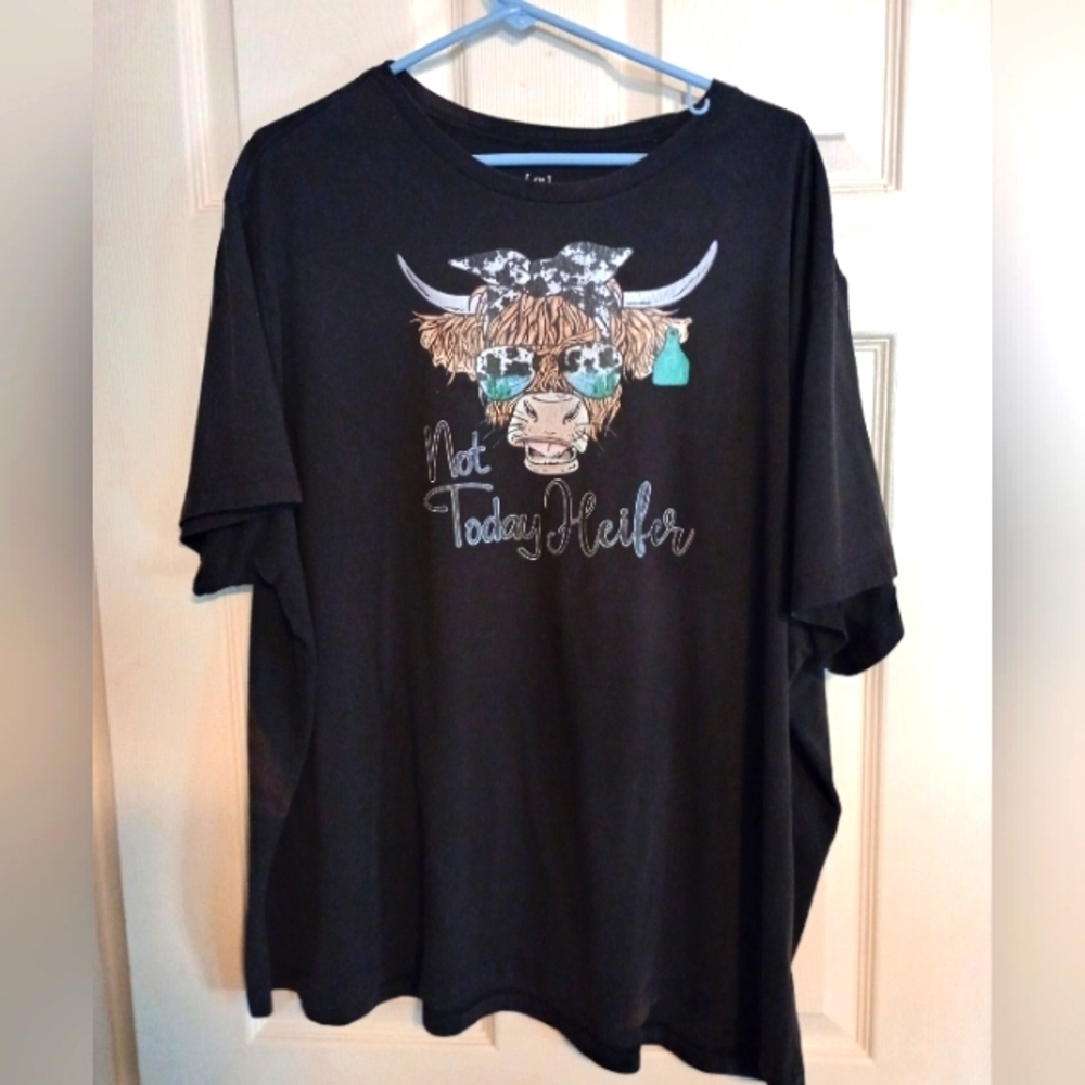 Black Graphic Tee with Cow Design Size 3XL